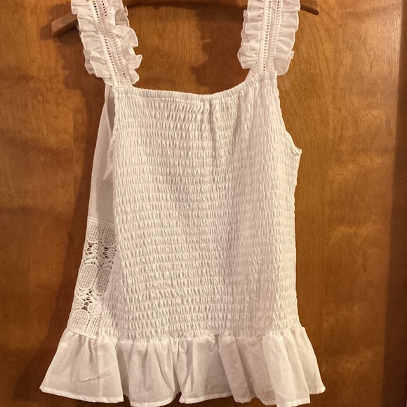 NWOT. Cutest little TOP!! So pretty . Never worn. Brand NEW! 🌟👌🏼 - Picture 3 of 4